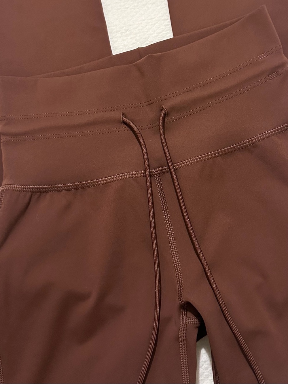 Vuori Daily Legging in Burnt Sienna *Long 28” XS - Picture 4 of 6